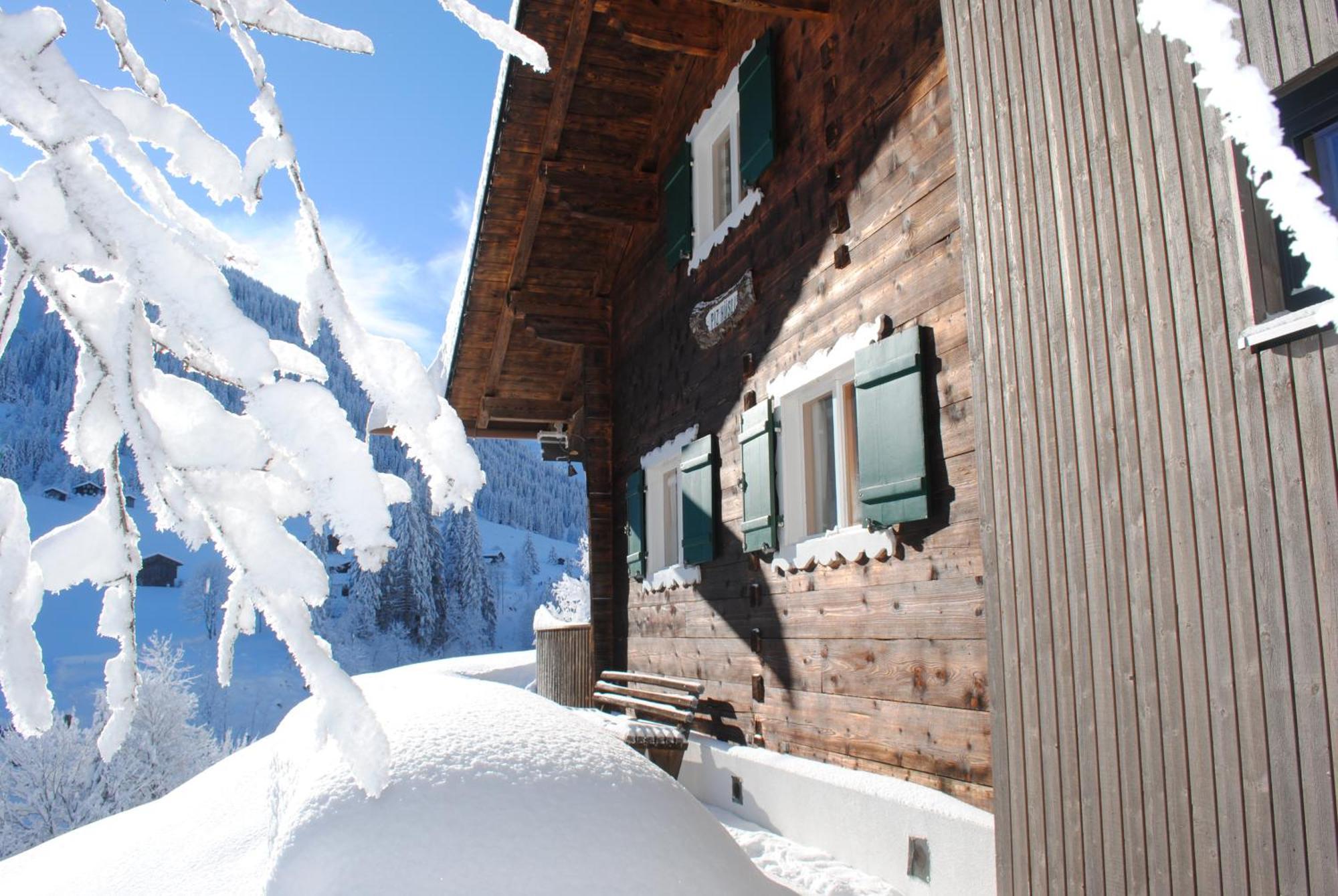 Alpenchalet Piz Huesli 차군스 외부 사진