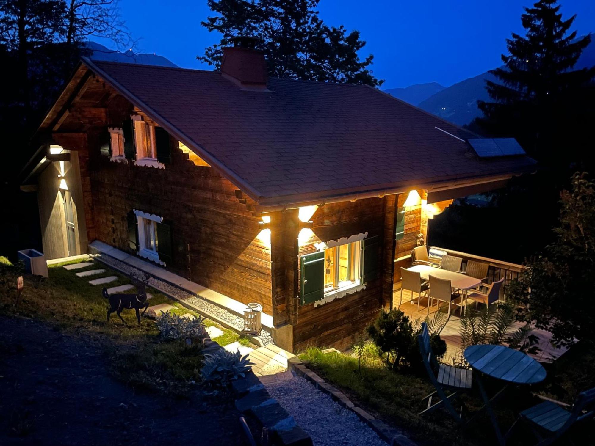 Alpenchalet Piz Huesli 차군스 외부 사진